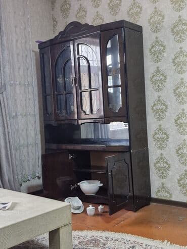 Gözəllik və estetika avadanlığı: Şüşəli dolab vitrini — 1