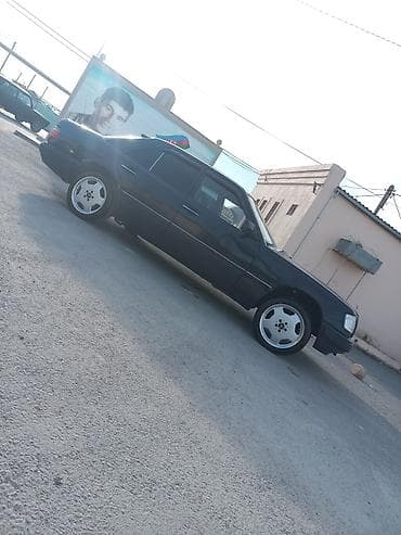 Su nəqliyyatı: Mercedes-Benz E 220: 2.2 l | 1994 il Sedan — 3