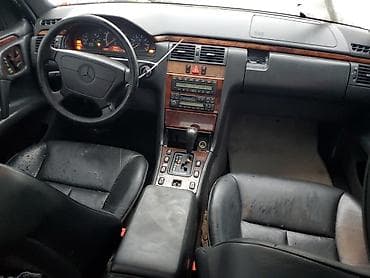 malibu arxa stop: Mercedes-Benz E-Class: 2 l | 1997 il Sedan — 7