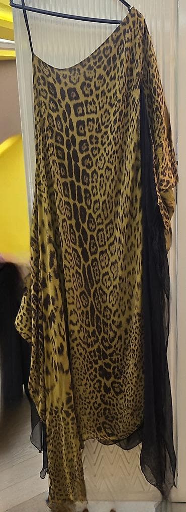 qara donlar: Roberto Cavalli qadın paltarı - Model: leopard naxışlı, asimmetrik — 2