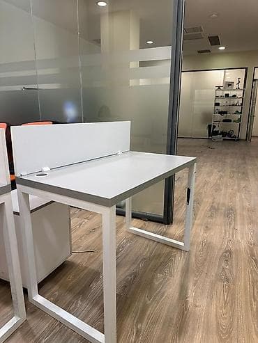 Ofis dolabları: .Ofis mebelleri satılır qabağ demir masa 50 azn komputer masası 35 — 1