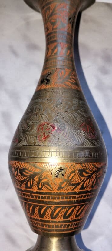 Bir vaza, Metal lalafo.az -da Bir vaza, Metal