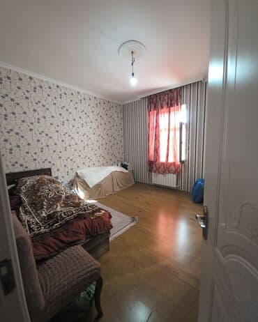 bina az kirayə: Satılır: həyət evi - Geniş, işıqlı mətbəx: üst- və alt şkaflar — 10