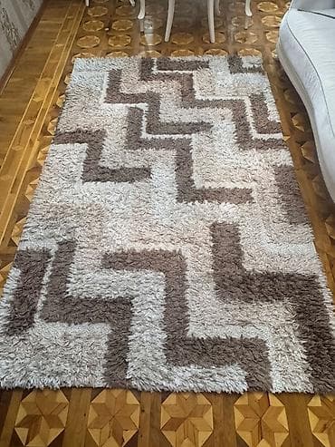 Şaçaqalı xalça 
Uzunlugu 2m
Eni 1.50