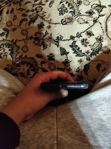 Video oyunlar və konsollar: Məhsul: Android smartfon Xüsusiyyətlər və görünən detallar: - Ekran — 3