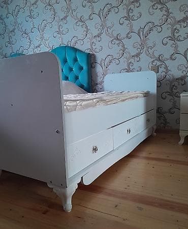sekis usaq: Oğlan və qız üçün, İşlənmiş, Çarpayı, Bazalı, Matras ilə, Siyirməli — 1