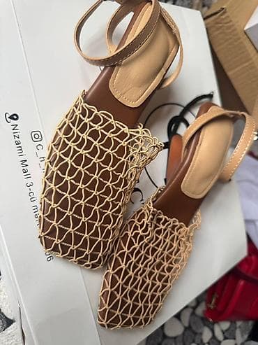 босоножки на тракторной подошве: Qadın sandal modeli - Üst hissə: Qəhvəyi rəngli, kvadrat burunlu baza — 2