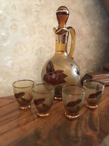 6 струнная укулеле: Çexiya istehsalıdır, 4 stəkanı var — 1