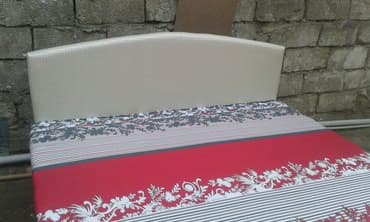 ag yataq mebelleri: Taxt — 2