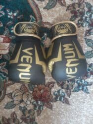 boks elcekleri qiymeti: Boks əlcəyi Təzədir 12 razmer 35 AZN Məhsul təsviri: - Brend: Venum — 1