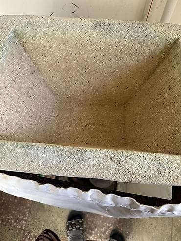 su süzən: Təmiz su süzən daş Bulaq . Ag daşdan hazırlanmış kvadrat təmiz su — 3