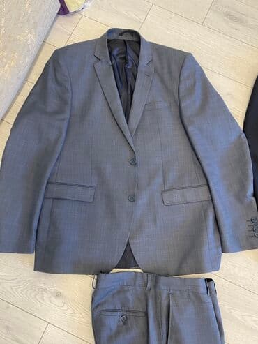 kişi ucun klassik qara kostyum: Şəkillərdə iki kişi kostyumu təqdim olunur. Biri boz rəngdə, digəri — 4