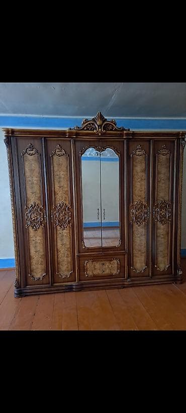 güzgülü mebel dəsti: Klassik üslubda yataq otağı dəsti - Yataq: Taxt çərçivəsi — 1