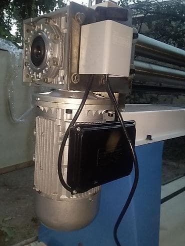 gul qablari satisi: Elektriklə işləyən üç silindrli sac bükmə/valkalama maşını - — 2