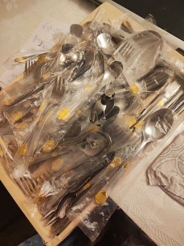 qab qaşıq: Bellagio markalı, 126 hissədən ibarət qab-qacaq dəsti. Dəst taxta — 8