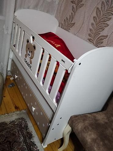 ikinci əl yelləncəklər: Oğlan və qız üçün, İşlənmiş, Dördbucaq, Beşik, Matras ilə, Yellənmə mexanizm ilə — 4