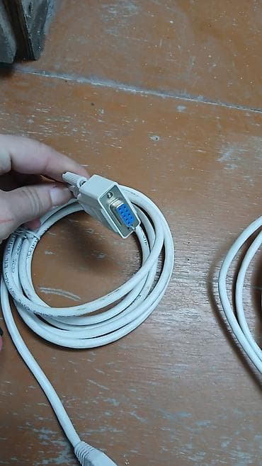 adapt: RS232 (DB9) – RJ45 konsol kabeli - Bir tərəfi DB9 (9-pin, dişi) — 1