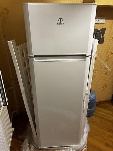 pec satilir: 2 qapılı Indesit Soyuducu Satılır, rəng - Ağ — 1