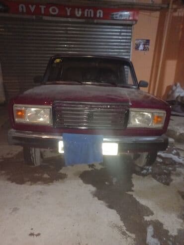 badamdar maşın bazarı ünvan: VAZ 2107, al-qırmızı rəngdə klassik sedan. Xüsusiyyətlər: - Kuzov: 4 — 2