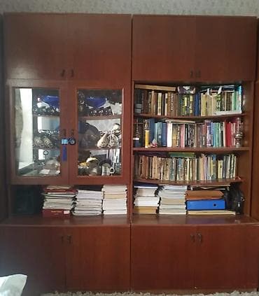 ucuz stullar: Mebel dəsti – vitrin və kitab şkafı:ikisi birlikde 50 azn - Material — 2