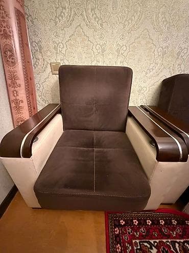 divan dəst: Bir divan iki kreslo .Yeni yasamalda. 8ci mərtəbədə — 3