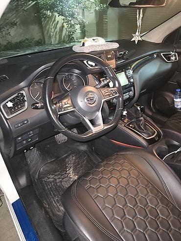 crossover: Nissan Qashqai: 1.6 l | 2018 il Krossover — 1