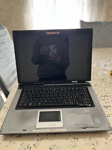 ASUS noutbuk Yalnız adapteri yoxtur istenilen mağazadan 10azn a elde