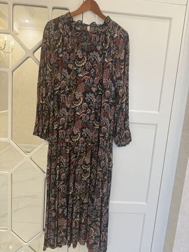 eqa geyim: Qadın paltarı – qara fon üzərində çiçəkli naxış - Model: bohem — 2