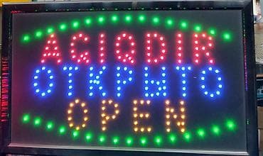 qrafik planşet satilir: LED “AÇIQDIR / ОТКРЫТО / OPEN” işıqlandırılan lövhə - Üç dildə mətn — 1