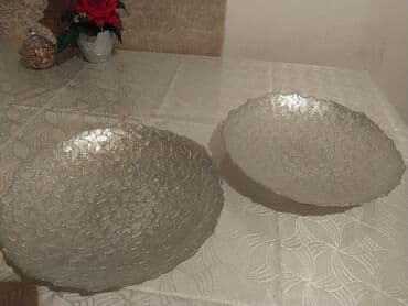 pon pon yumurtası: Meyve ve ya sirniyyat qabi dest islenmiyub coxdanindi zerli pariltili — 2