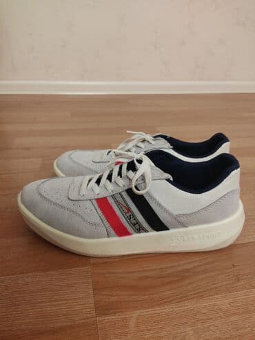 женские серые кеды: Salam Təzə Geyiniləmiş Krasofka Satılır. 41-42 Razmer Ayaqlara — 3