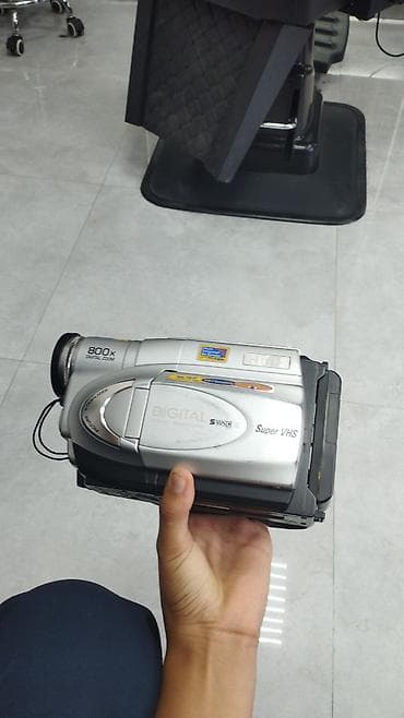 JVC Super VHS videokamera - Model: JVC Super VHS (S-VHS-C qeydiyyatı)