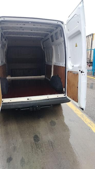 04 baqaji: Ford Transit: 2.2 l | 2009 il 218234 km Van body type — 5