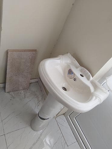 masa usdu kapter: Keramika piyada dayaqla lavabo + elektriklə su isidən kran seti - — 3