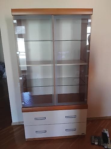 Готовый бизнес: Стеклянная витрина-шкаф — 1