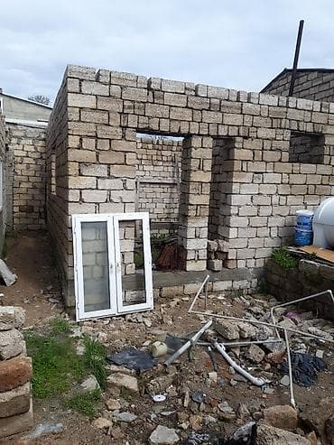 3 otaqlı mənzillərin satışı: Yarım tikili.Əmrican qoşaminarəli məsçidin yanı.torpaqın sotu 27 30 — 2