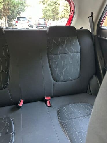 ilkin odenis 500 azn olan kredit masinlar: Kia Picanto, qırmızı rəng, hetçbek kuzov. Xüsusiyyətlər: - Kompakt — 7