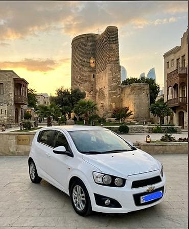 moto bot: Chevrolet Aveo (hatchback), ağ rəng - Kuzov: 5 qapılı hatchback - — 2