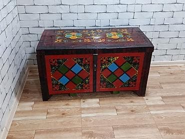 sandık: Əl işləri ilə bəzədilmiş taxta sandıq/dolabcıq 1960 ci illərin — 1