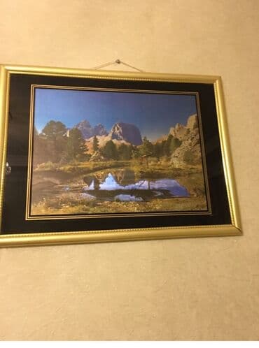 əla şəkillər: Gölün və dağların əks olunduğu mənzərə təsviri olan bu divar rəsmi — 1