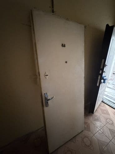 Tavalar: Dəmir giriş qapısı - Material: metal/dəmir korpus - Rəng: açıq bej-ağ — 2