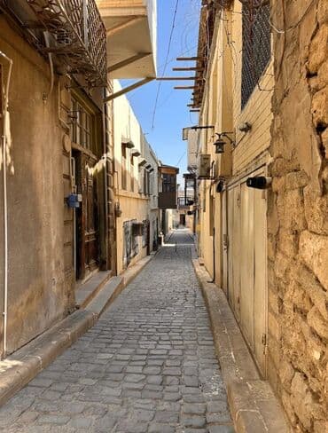 hostel for sale in baku: Salam əleykum. İçərişəhər metrosuna yaxin, Qala divarlarından içəridə — 13