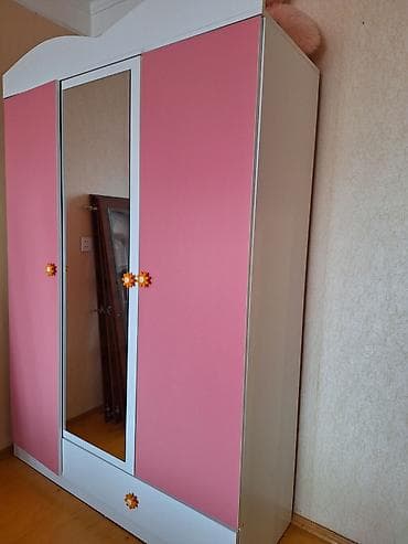 usaq otagi mebel: 2 kravat
2 tumba 
sfaner
kitab skafi
skatingyazi masasi — 6