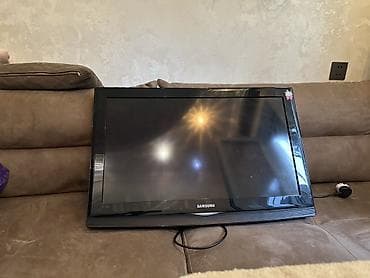 Samsung LCD televizor - Ekran ölçüsü: təxminən 32" - Panel: LCD — 1