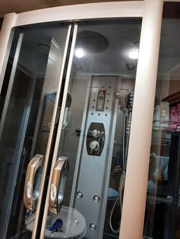 Vannalar: Bu duş kabin, sürüşmə qapıları və daxili masaj funksiyaları ilə müasir — 1