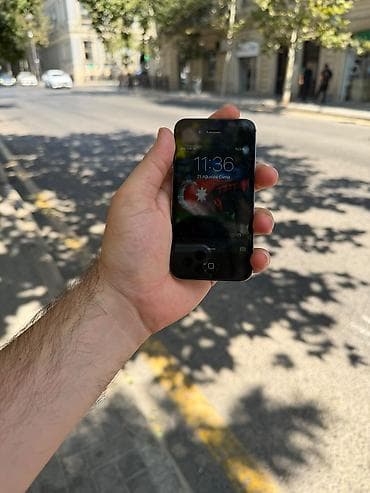 ayfon 4 s: IPhone 4S, Qara — 1