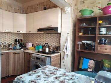 9 ci mikrorayon satilan evler: Bakı, 8-ci kilometr, 1 otaqlı, Köhnə tikili, m. Qara Qarayev, 35 kv. m — 5