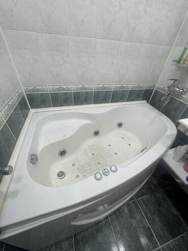 hamam ehmedli: Ağ rəngdə, küncə yerləşən, hidromasaj funksiyalı cakkuzi.en genis — 3