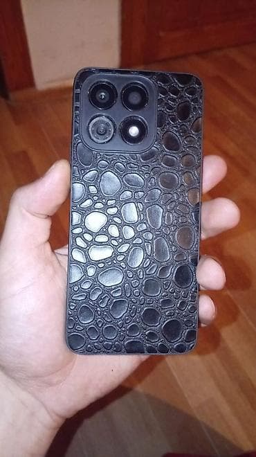 redmi note 14s: Smartfon – böyük ekranlı, mərkəzi “punch‑hole” ön kamera dizaynı ilə — 1
