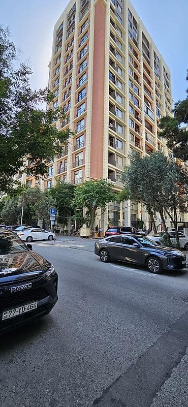 Obyekt – yüksək keçidlili küçədə, çoxmərtəbəli yeni binanın 1-ci — 2